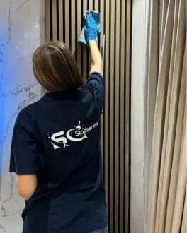 Städpersonal med utrustning